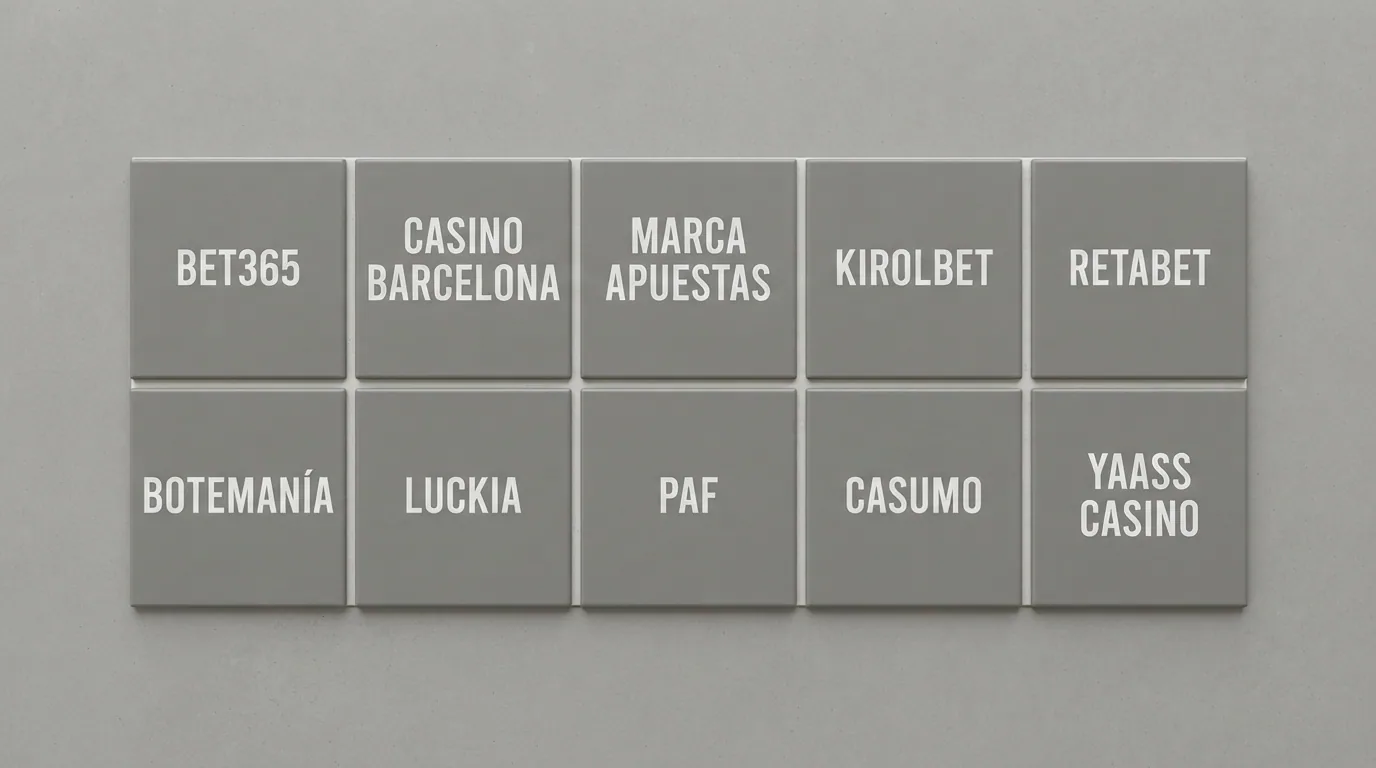 Mosaico con los logotipos de los diez casinos DGOJ comparados en la guía sobre un fondo neutro